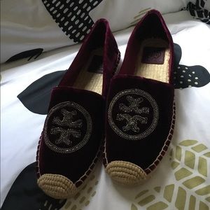 NWT TORY BURCH BURGUNDY RED SLIP-ONS